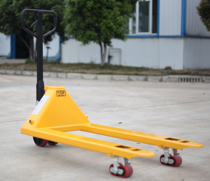 石家莊小區(qū)封控，手動叉車搬運生活用品緩解壓力